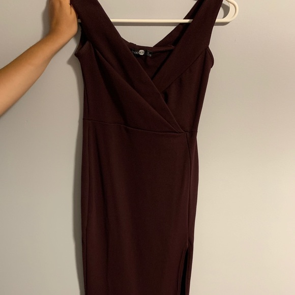 Boohoo burgundy maxi dress with slit - Picture 2 of 6